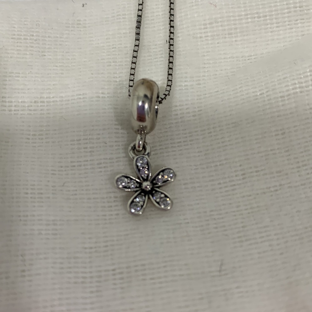 Dazzling Daisy Pandora Charm/Pendant with box chain.